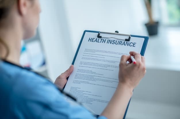 An image of a healthcare professional handing a document related to health insurance to a self-employed individual, representing the deduction of health insurance premiums.